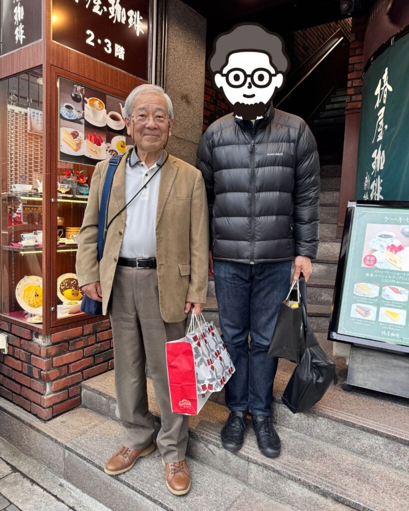 沖縄本部町りーじ農園の宇根さんと都内で記念撮影した写真
