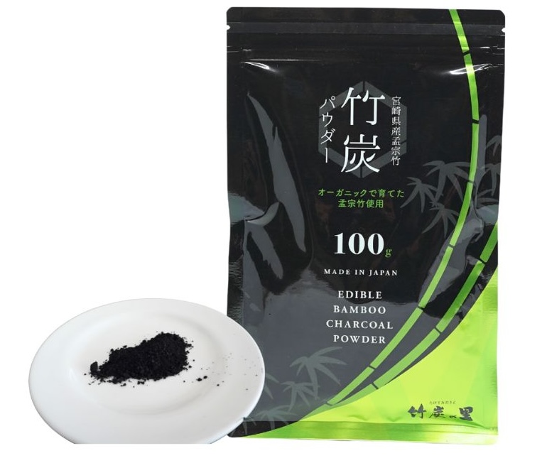 竹炭の里の有機食用竹炭パウダー（100g）。宮崎県産孟宗竹を使用し、有機JAS認証を取得した完全無添加の食用炭パッケージ